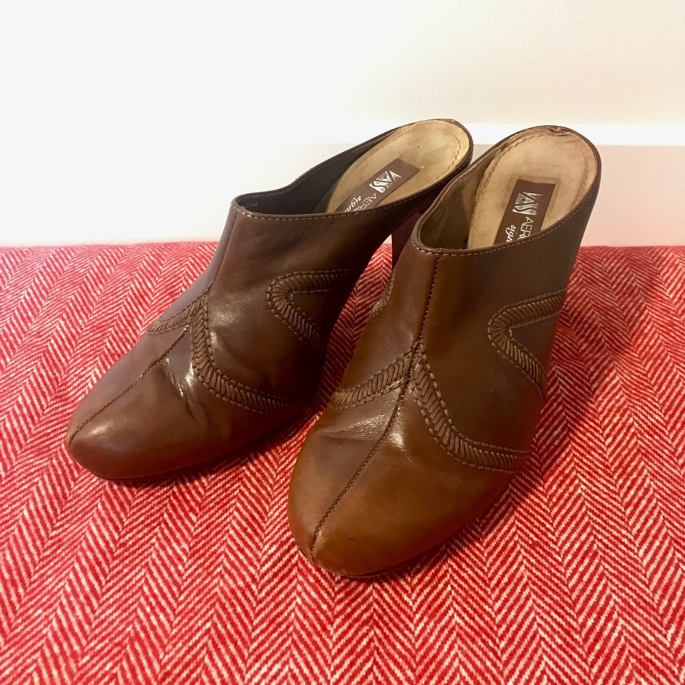 Aerosoles Brown Leather Mules/Clogs Size 7.5